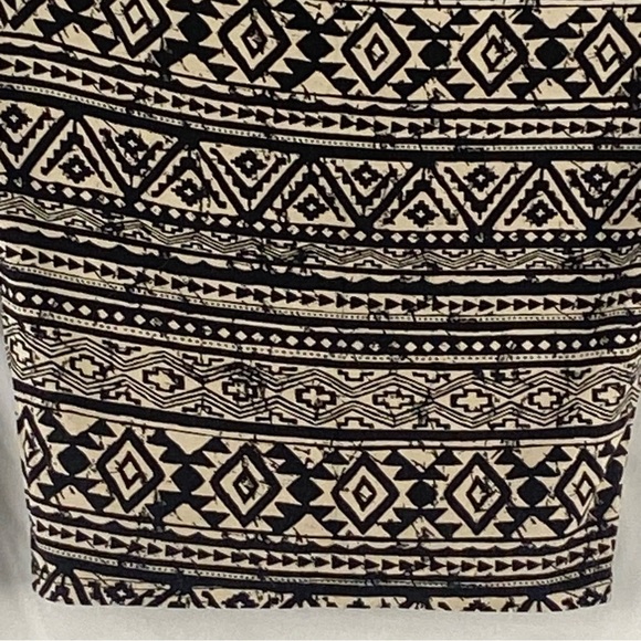 Forever 21 Women’s T-Shirt Crop Top Aztec Blouse Size Small - Picture 7 of 15